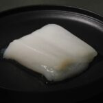 Cientistas japoneses criam um nugget de frango em laboratório com 11g, usando células cultivadas e sangue artificial. Entenda o processo.