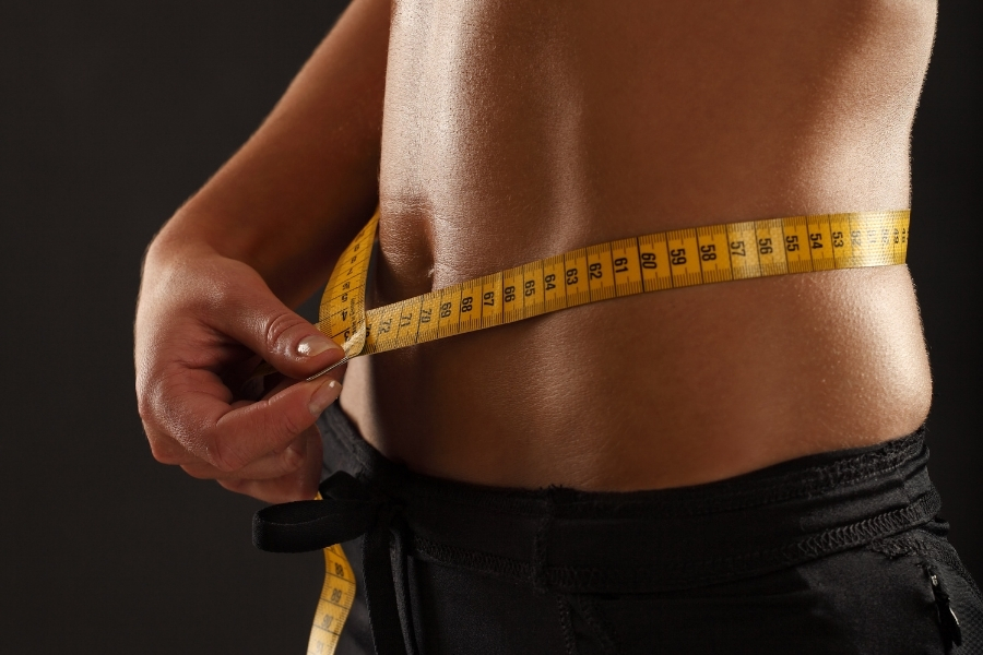 Descubra 10 dicas de emagrecimento para o verão 2026 com foco em saúde, estética e suplementação para resultados rápidos e sustentáveis.